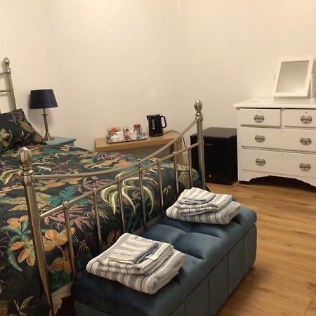 Ocean Waves Bed and Breakfast Gorleston-on-Sea Esterno foto